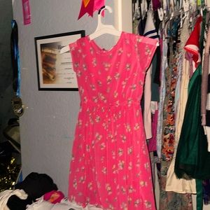 Hello, I’m selling a dress dress today